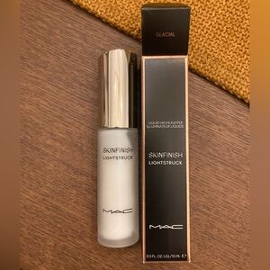 NIB Mac Skinfinish Lightstruck Liquid Highlighter in Glacial